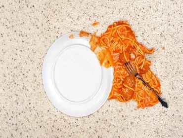 راهنمای کامل پاک کردن لکه سس از روی فرش در کمترین زمان