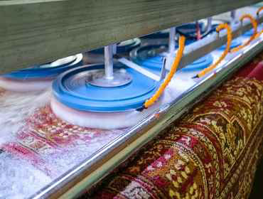 چرا نباید فرش دستبافت را در خانه شست؟