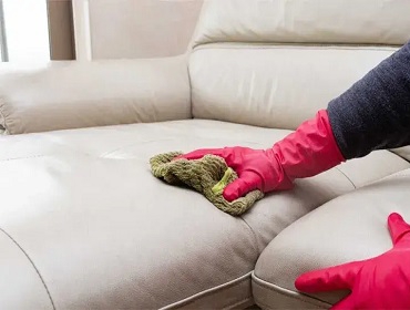 نکات طلایی برای پاک کردن لکه روغن از مبل