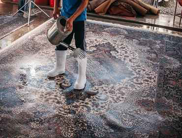 نکاتی که هنگام شستن فرش دستبافت در منزل باید رعایت کرد